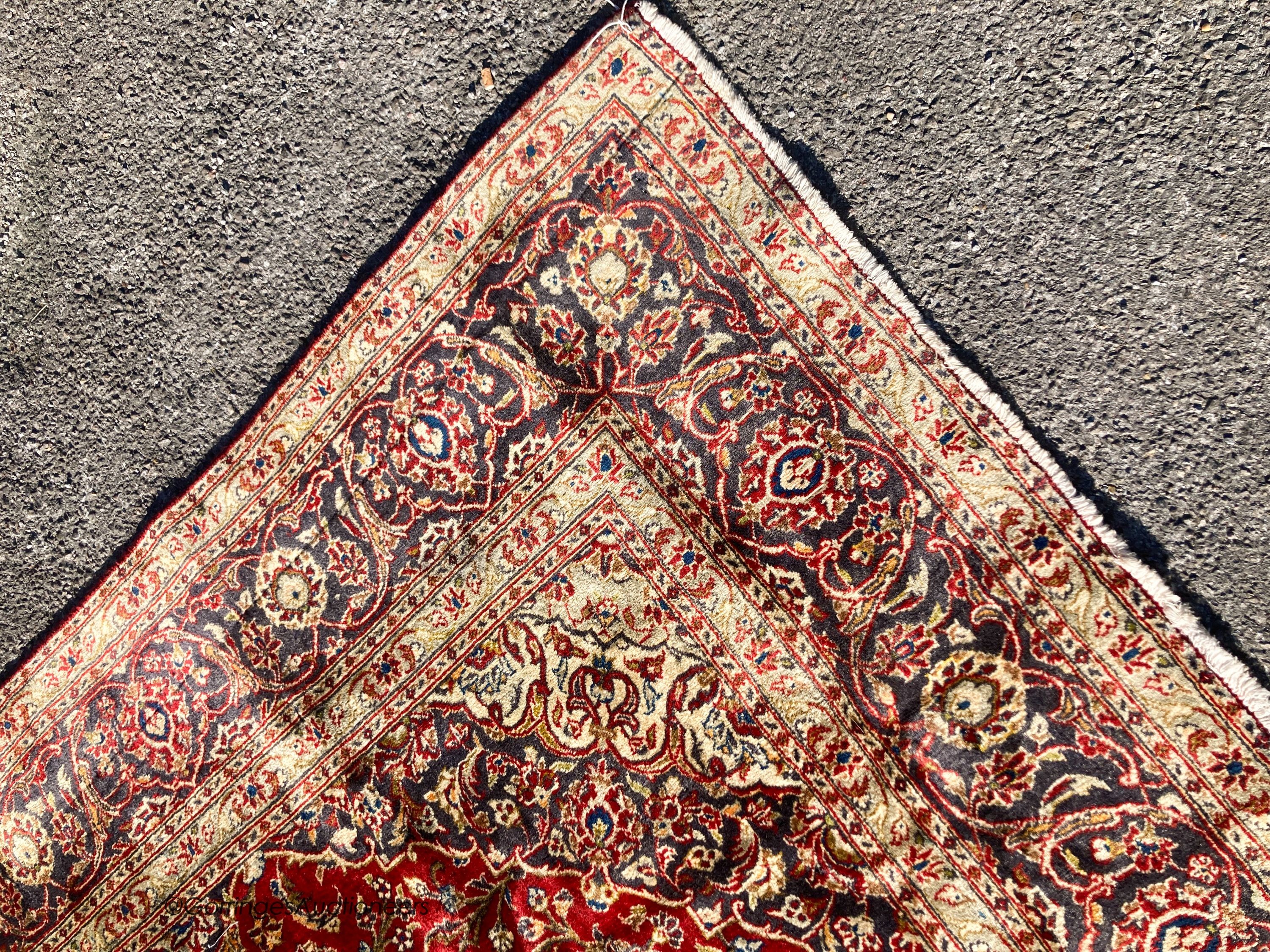 A Kashan carpet, 300 x 198cm